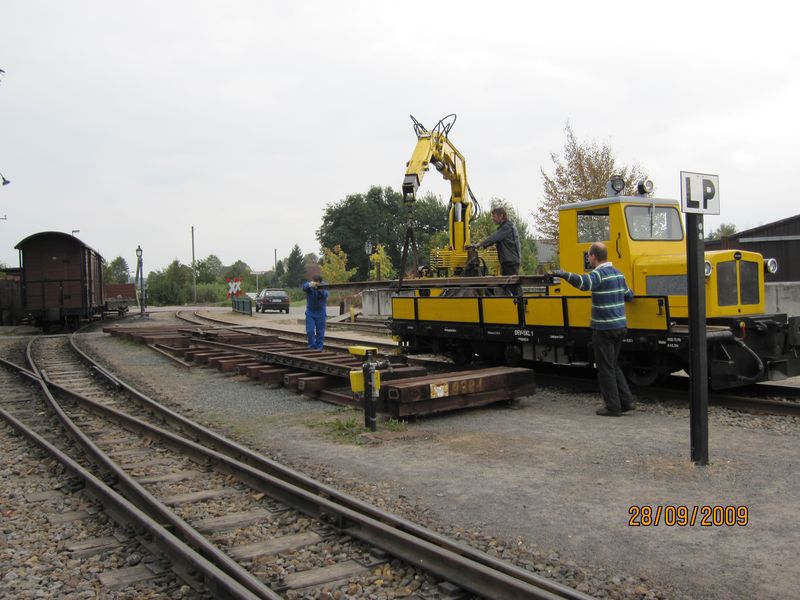 2009-09-28, Museumsbahn Weichenbau038.JPG